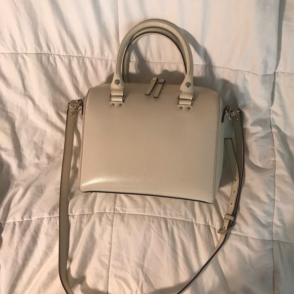 Kate Spade New York Shoulder Bag Zippered.Beige Color.